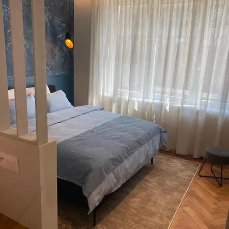 Good Mood - Et Πανσιόν